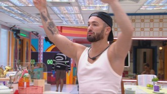 Diego Hypolito canta e dança na cozinha da Xepa no BBB 25