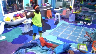 Douglas Silva brinca de dar aula de dança no BBB 22