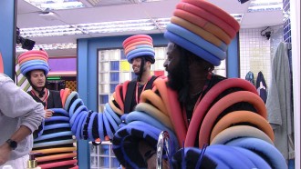 Douglas Silva imita Milton Cunha no BBB 22