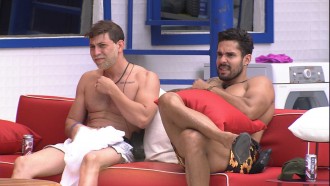 Durante pool party no BBB21, Caio relembra situação: 'Me machuca'