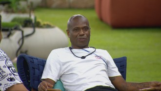 Edilson cogita apertar botão de desistência do BBB 26