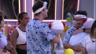 Eliezer e Gustavo cumprem o Castigo do Monstro no BBB 22