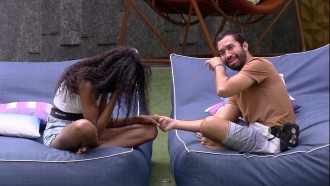 Emparedado, Gilberto chora na área externa da casa do BBB21