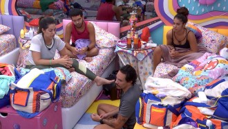 'Estratégia burra', diz Maria sobre sisters