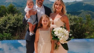 Ex-BBB Renata Dávila se casa com pai do seu filho caçula