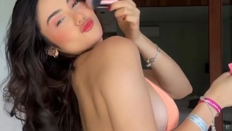 Ex-BBBs curtem clima de férias pré-Réveillon pelo Brasil