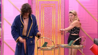 Fiuk acorda brothers depois de receber comes e bebes no BBB21