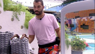 Gilberto acorda no BBB21 e comemora: 'Estou no Big Brother'