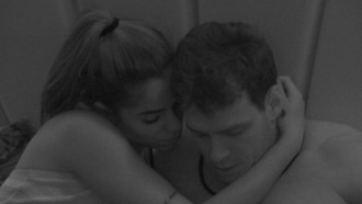 Gustavo chora após ida ao Paredão e Key Alves o consola