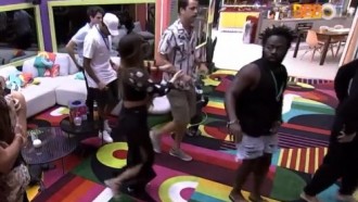 Gustavo ignora Laís após votação e web vibra: 'Foi tudo!'