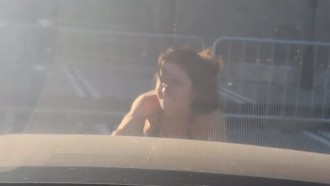 Jade Picon posta vídeo empurrando carro: 'Natal diferenciado'