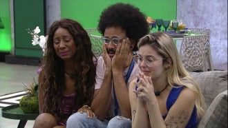 João Luiz vibra com mensagem da família no BBB21