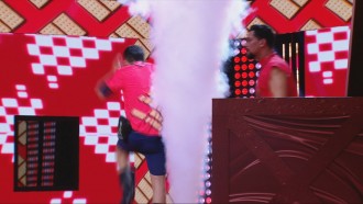 João Pedro se assusta com fumaça em Festa do BBB 25