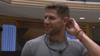 Jonas relembra beijo com Maxiane em festa: 'Foi gostoso'