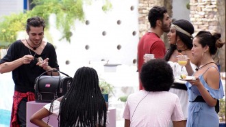 Juliette brinca com Fiuk: 'Achei que eu lembro a sua mãe'