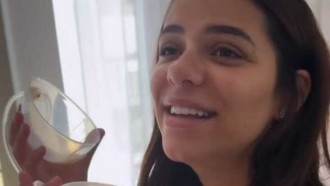 Key Alves experimenta próprio leite após parto: 'Não é ruim'