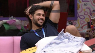 Rodrigo deu flechada em sister e Pedro Scooby brinca: 'Deu match'