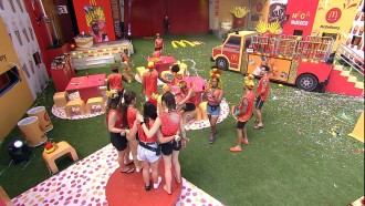 Larissa, do BBB 22, posa com sisters: 'Só as Lollipopers'