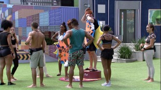 Líder Cezar e Cristian cumprem o Castigo do Monstro