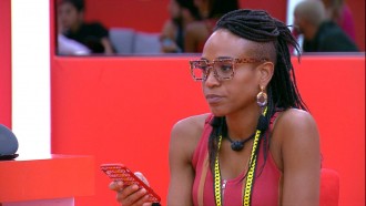 Líder Karol Conká faz as compras junto com grupo VIP do BBB21