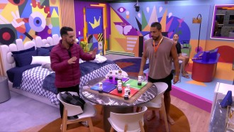 Líder no BBB 25, Maike avalia alvos: 'Vitória vai para o Paredão'