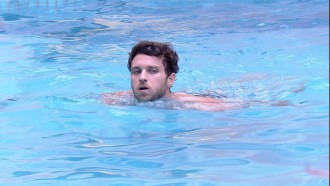 Lucas curte piscina enquanto brothers dormem no BBB 22