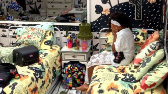 Lumena chora sozinha no quarto após eliminação de Karol Conká no BBB21