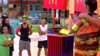 Maike e Gabriel recebem Castigo do Monstro