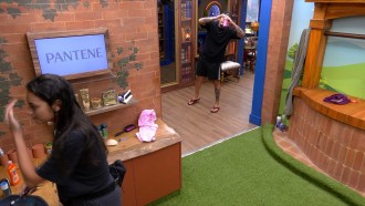 MC Bin Laden e Alane se abraçam no BBB 24