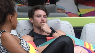 Na sala do BBB 22, Lucas revela para Jessilane: 'Estou tenso'