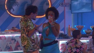 Natália brinca com Eliezer: 'Não tem presente melhor do que eu'