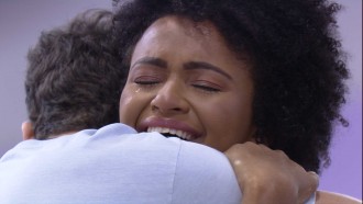 Natália chora após voltar de Paredão no BBB 22