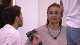 Natália coloca brother contra a parede: 'Você é meu aliado?'