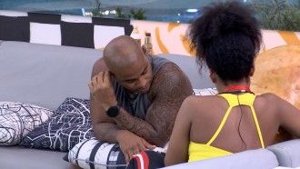 No BBB 23, Cezar revela ser calvo por opção e explica por quê