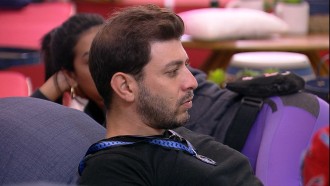 No BBB21, Caio comenta com brothers sobre atendimento médico