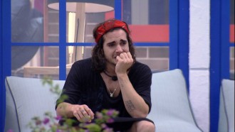 No BBB21, Fiuk chora sozinho e agradece: 'Eu sou muito grato'