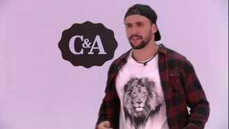 No gramado do BBB21, brothers tiram fotos com looks C&A