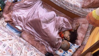 Paula e Ricardo trocam carícias na cama: 'Você vai gostar'