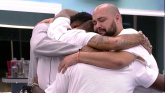 Pedro Scooby chora ao lembrar de mágoa do pai