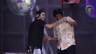 Pedro Scooby e Paulo André, do BBB 22, dançam juntos em ação