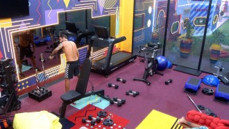 Pedro Scooby malha na academia do BBB 22