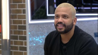 Projota faz paródia sobre Paredão: 'E aí, qual vai ser?'