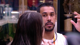 Em papo com Maike, Renata avalia comportamento de brother no BBB 25: 'Se fez de vítima, sim'