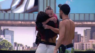 Renata chora ao sair da Prova do Líder do BBB 25