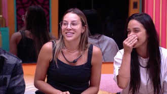 Renata descobre o tema de sua Festa da Líder: 'Amei!'