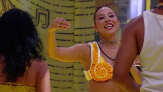 Renata revela que 'gritou' para L7NNON durante Festa: 'Me espera'