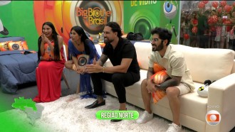 Ricardinho troca bola por laranja e improvisa freestyle