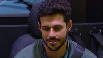 Rodrigo recebe Presente do Anjo