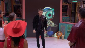 Seu Fifi aparece durante visita de Michel Teló no BBB 25