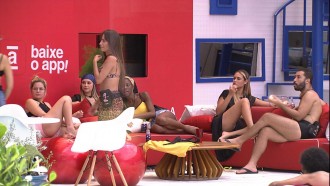 Sisters cantam durante pool party do BBB21